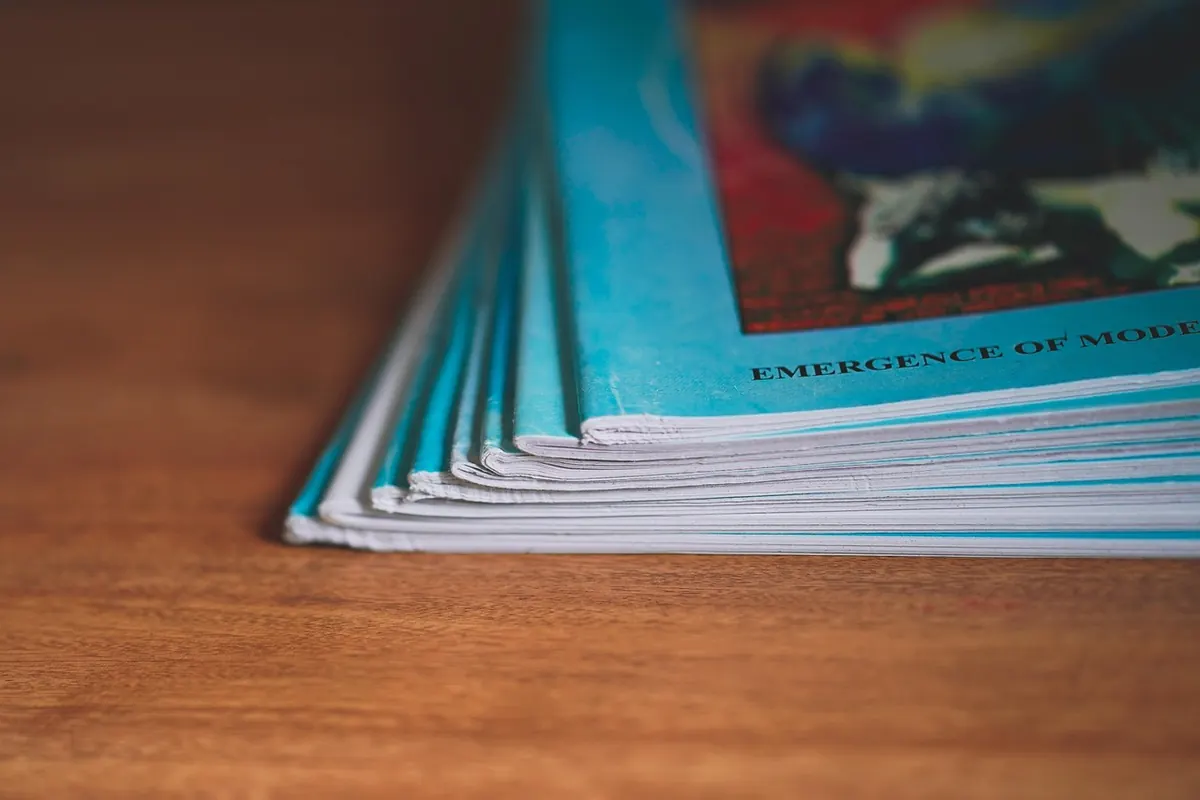 Broadsheet vs Tabloid: How UK Newspaper Styles Shape a Feature